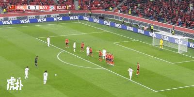 拜仁大胜巴萨莱万,莱万破门拜仁客场1-0领先