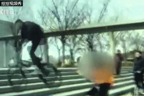 打球摔倒后脑勺着地怎么判断没事,男子运动倒地急救