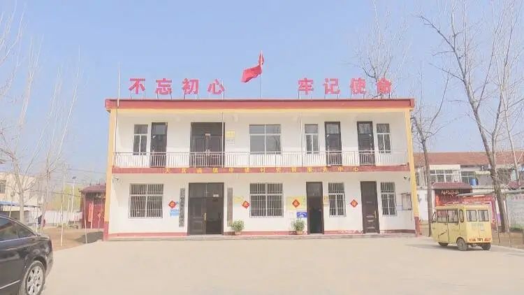 这一天，他们全部用上了新书包新文具