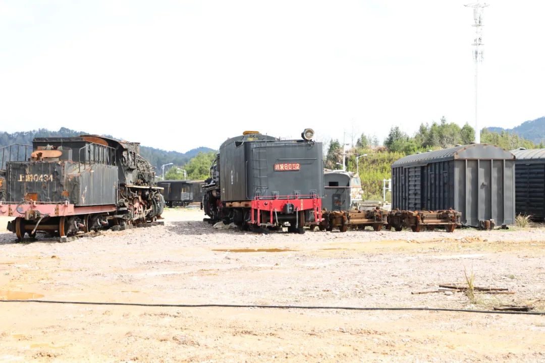 勇立潮头续写华章,勇立潮头继往开来