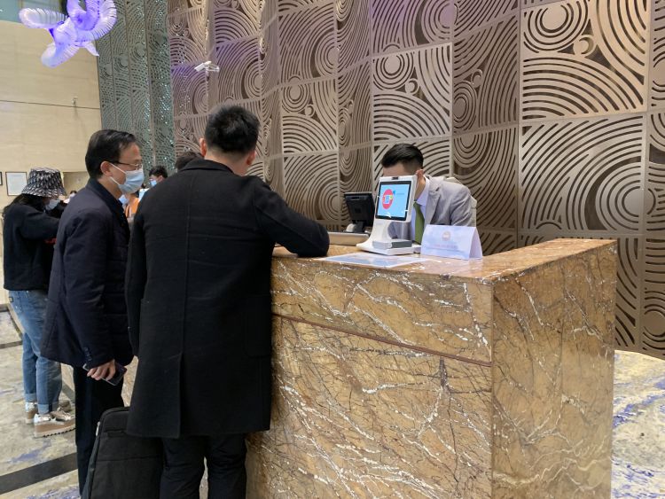 第一风口|V型反弹的旅游业背后：旅游目的地城市排位赛下半场，青岛如何*局破**