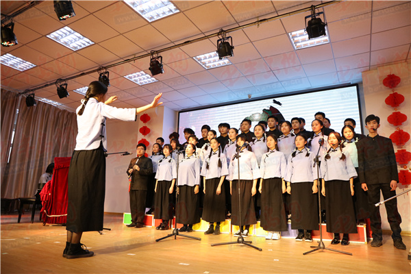 作为一名教育工作者,这位妈妈这样评价超银高中