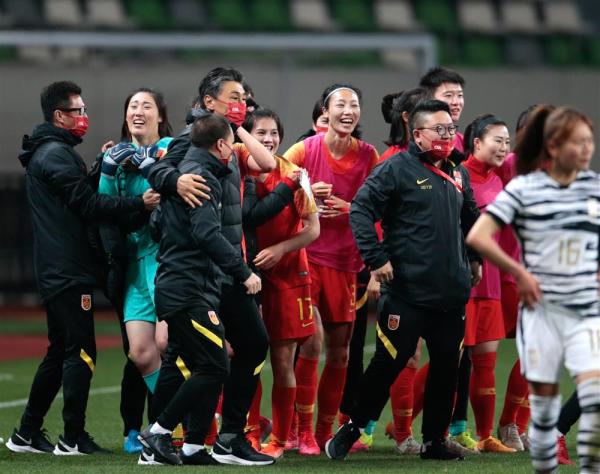 球迷激动落泪视频,贾秀全赛后一句责任自己承担