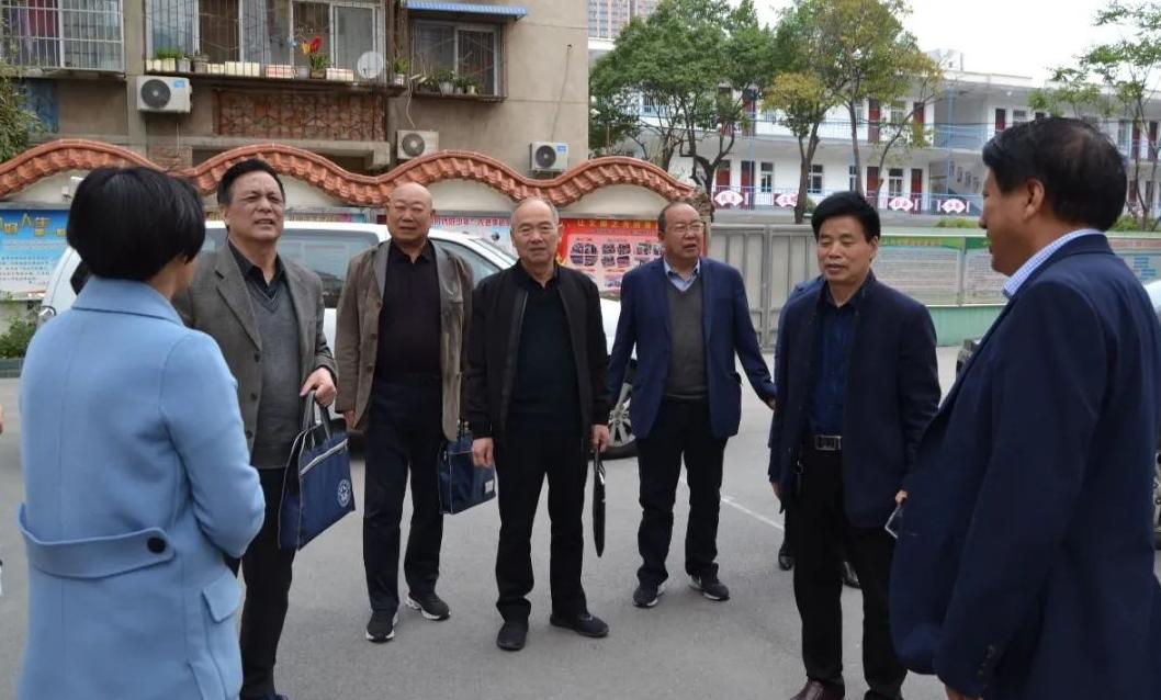 市关工委莅临我校检查指导工作,关工委到小学检查工作报道
