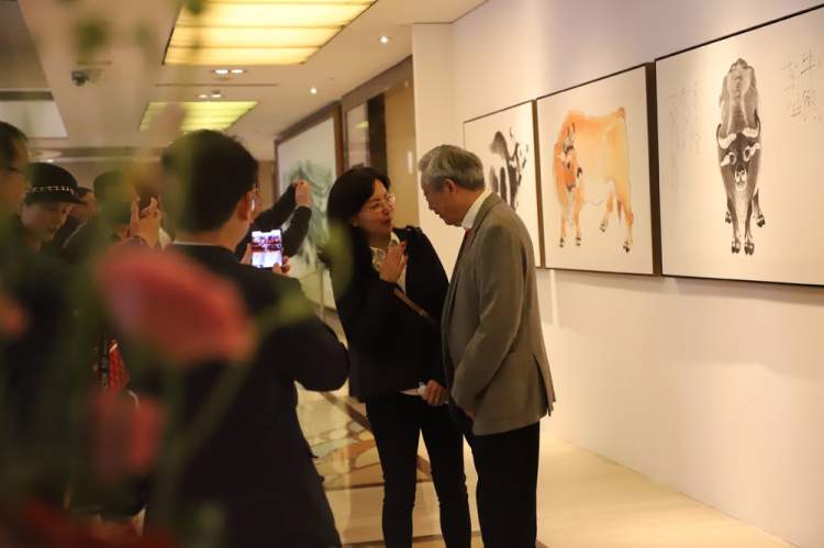 一家开业30年的宾馆为何要同时举办两场美术馆级别大展？