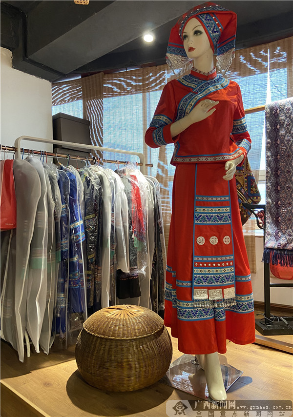 壮锦服饰,特色壮锦服饰视频