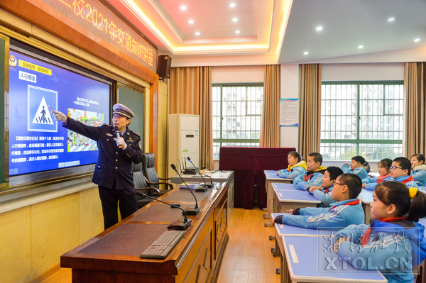 时刻紧绷安全弦织牢校园安全网,湘潭防尘防护网