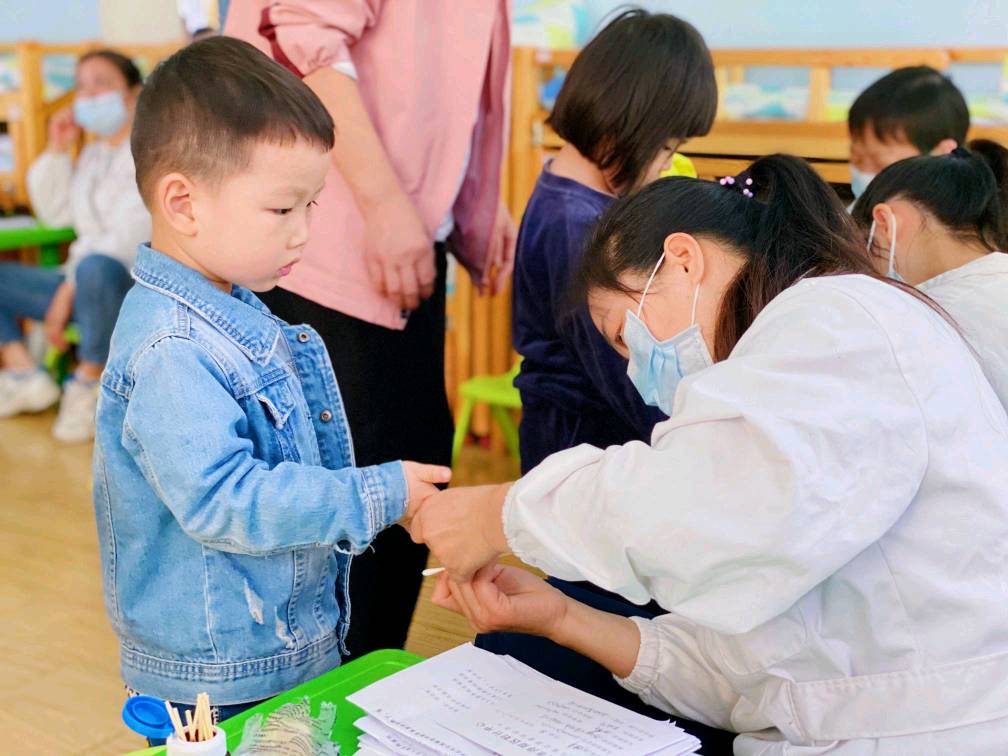 呵护健康关爱成长幼儿园体检,幼儿园健康体检工作简报内容