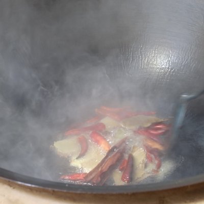 酱大骨用铁锅炖一般要炖多久,正宗铁锅炖酱骨