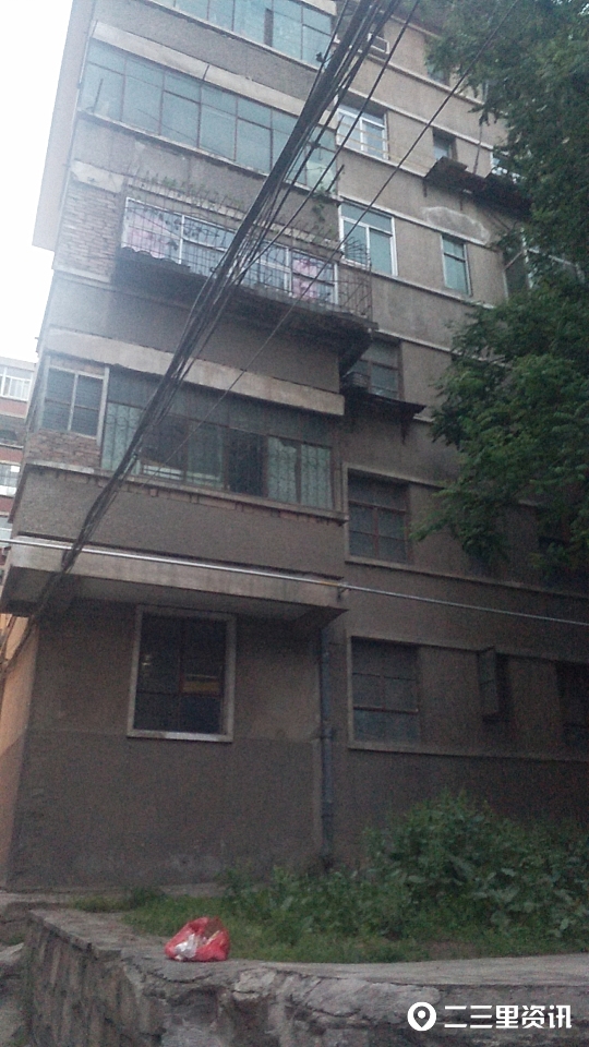 停水一个多月无人管，想掏钱维修却不知交到哪？宝鸡这个小区用水成难题