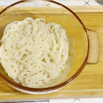 凉面麦香劲道清凉爽口怎么泡着吃,天热了做凉面吃酸甜爽口回味无穷