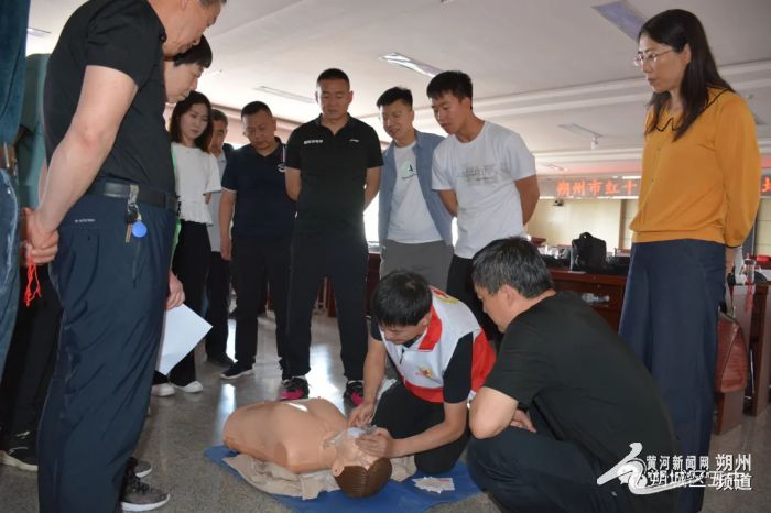 掌握应急救护知识提升自救互救能力——朔州市红十字会在朔城区五中举办应急救护培训班