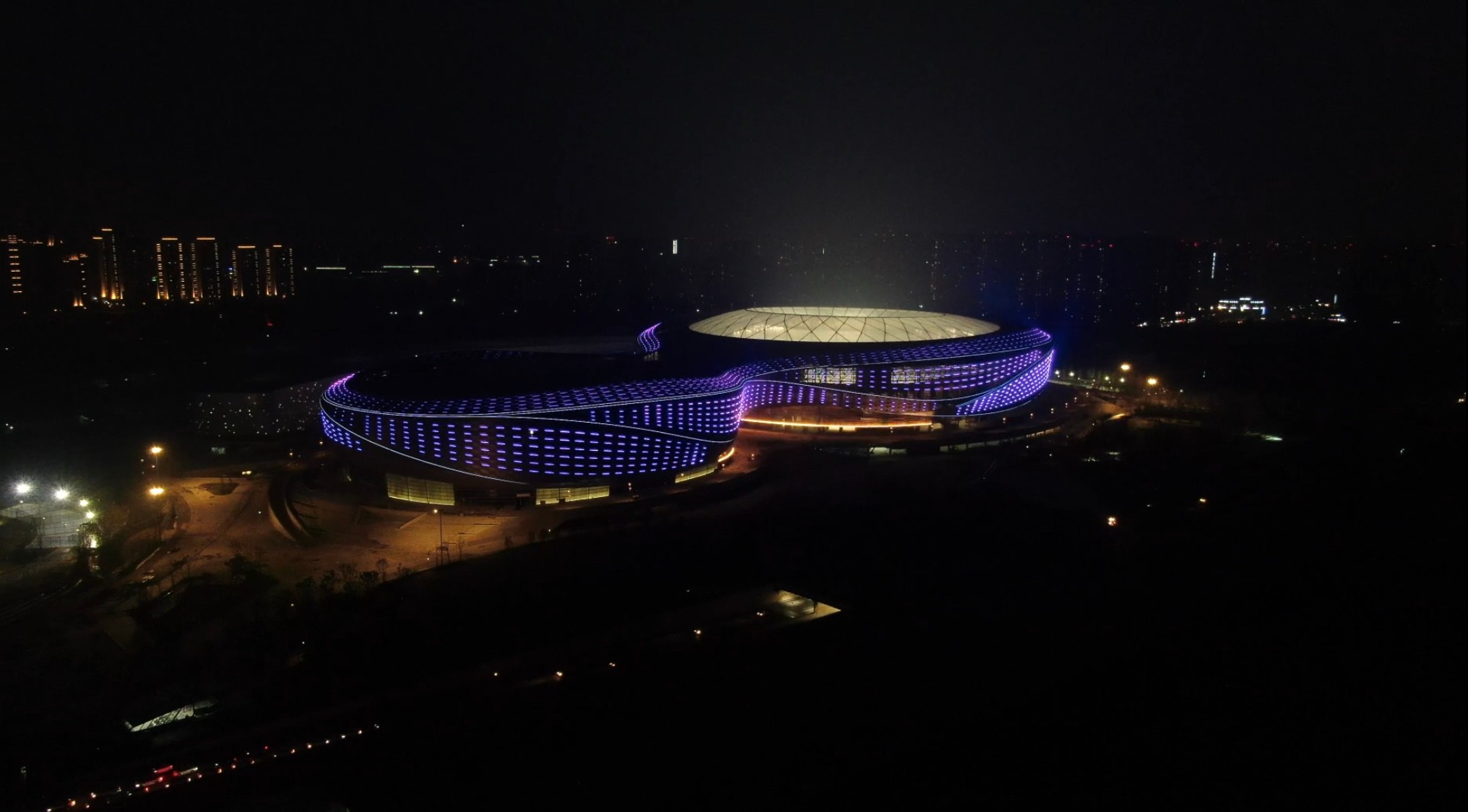 凤凰山公园有室外篮球场吗,凤凰山体育中心篮球场开放