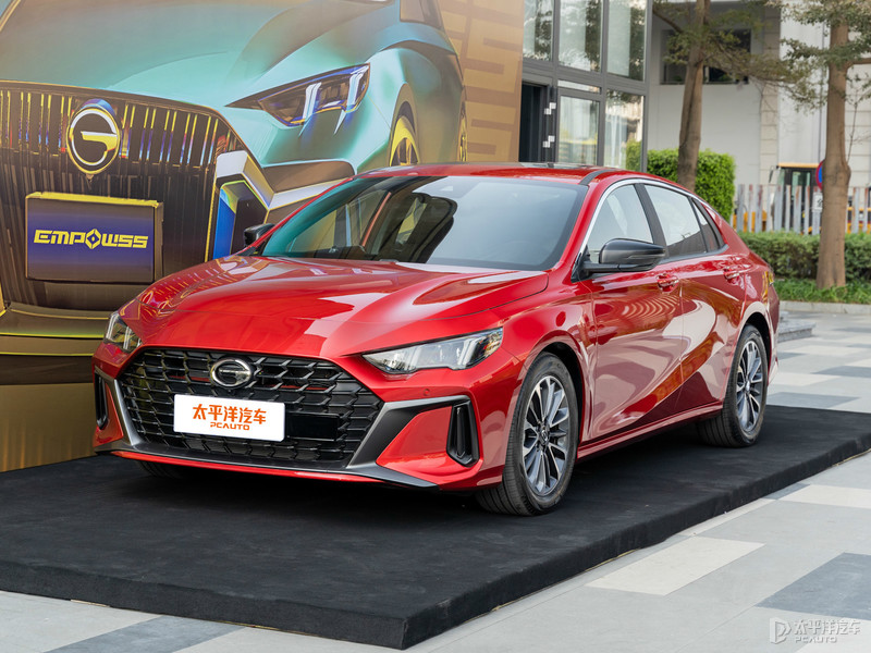 新款起亚嘉华实车曝光,2022丰田皇冠陆放豪华版图片