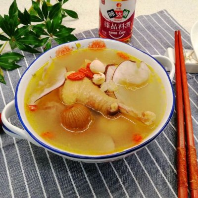 广东海底椰鲍鱼煲鸡汤,海底椰芋头鸡汤