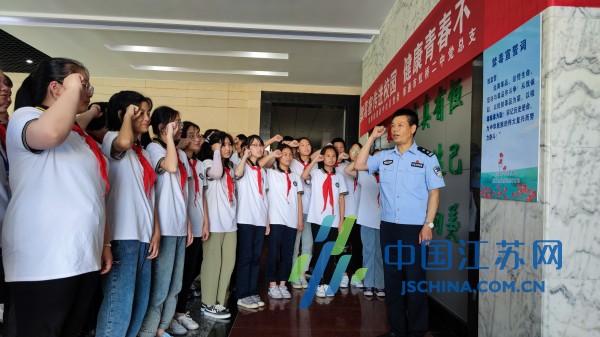 社区开展学党史感党恩专题党课,基层党支部学习新党章活动