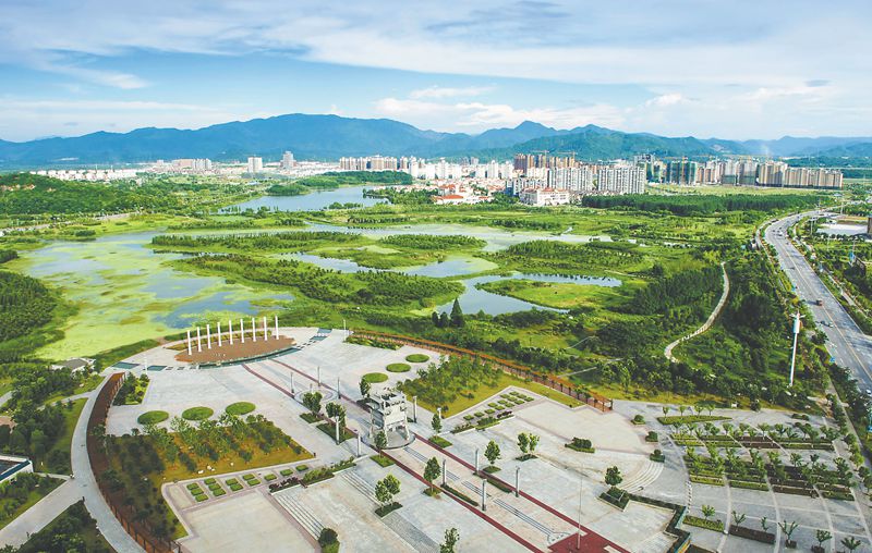 好山好水看金堂,好山好水看花灯