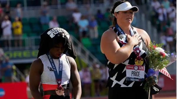 美国运动员唱国歌,美国撑杆跳运动员奏国歌