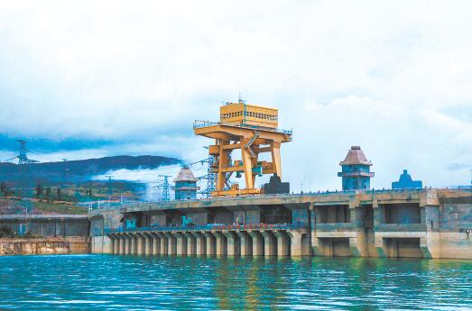 高峡出平湖幽谷成仙境,高峡出平湖平湖指哪