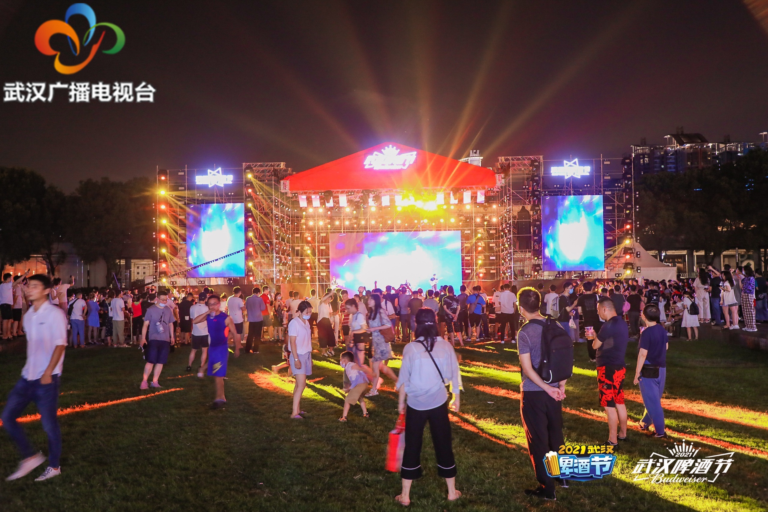 品美酒佳肴,品美酒赏佳肴