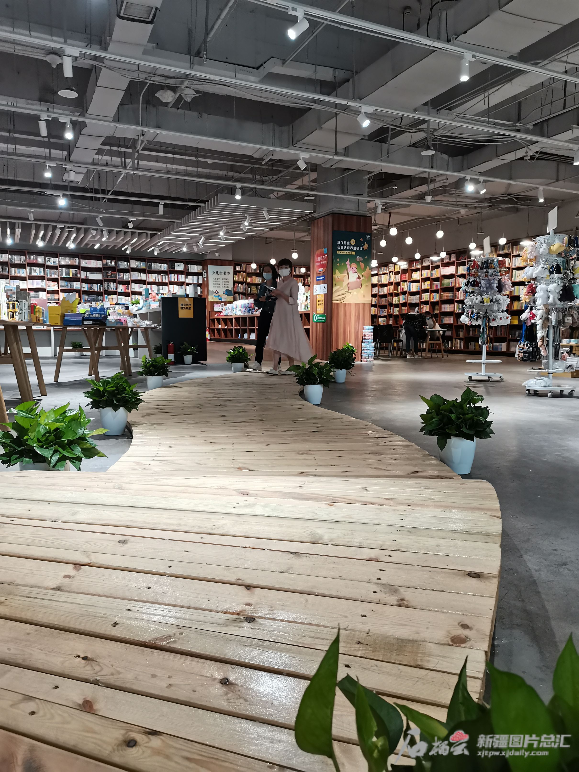 涓夊弸鍥涗功,涔岄瞾鏈ㄩ綈涓夊弸鍥涗功涔﹀簵