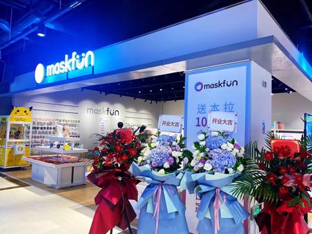 杀入合生汇，口罩当潮牌卖，90后女孩年入3000万｜后窗