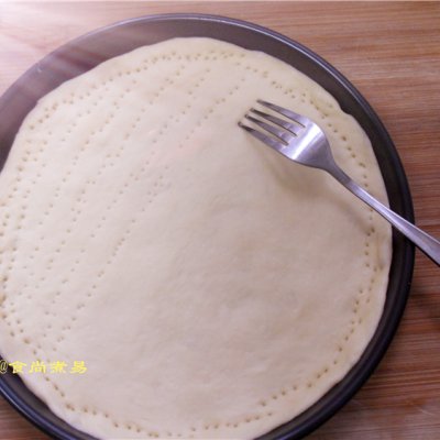 #2021趣味披萨组——芝香“食”趣#番茄肠仔拉丝披萨