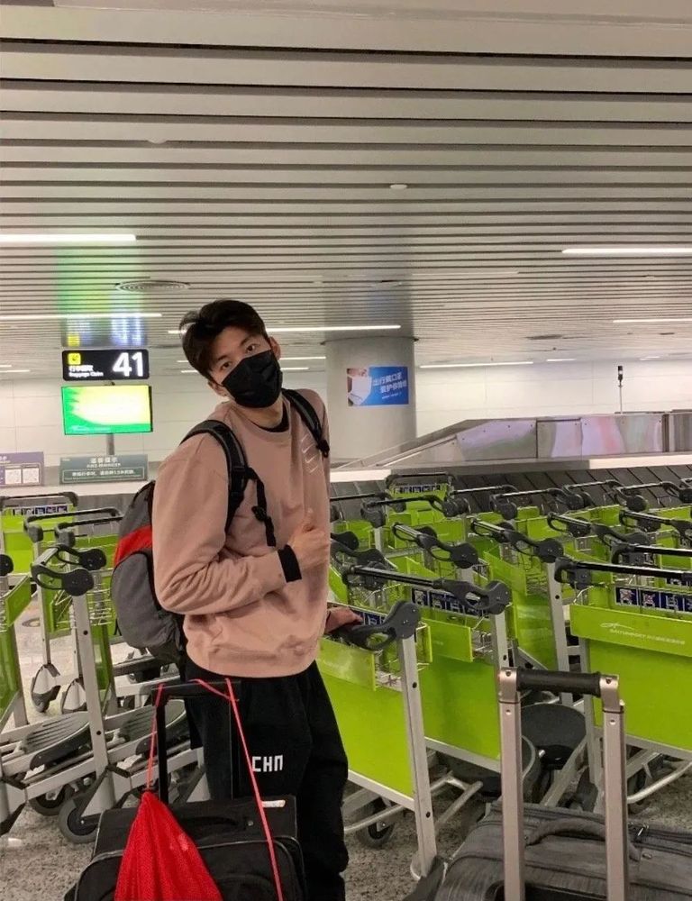 运动员都这么会选腕表了吗,中国运动员穿什么品牌衣服