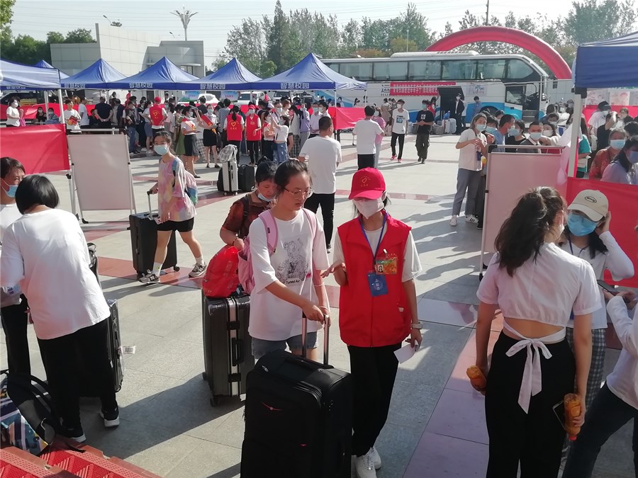 江汉艺术职业学院喜迎2021级新生