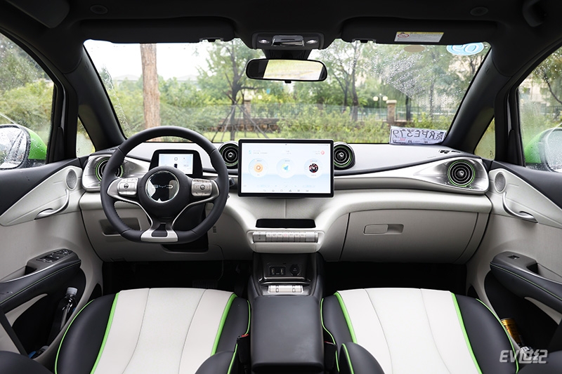 纯电续航420公里的比亚迪海豚提车,新能源汽车比亚迪海豚电动汽车