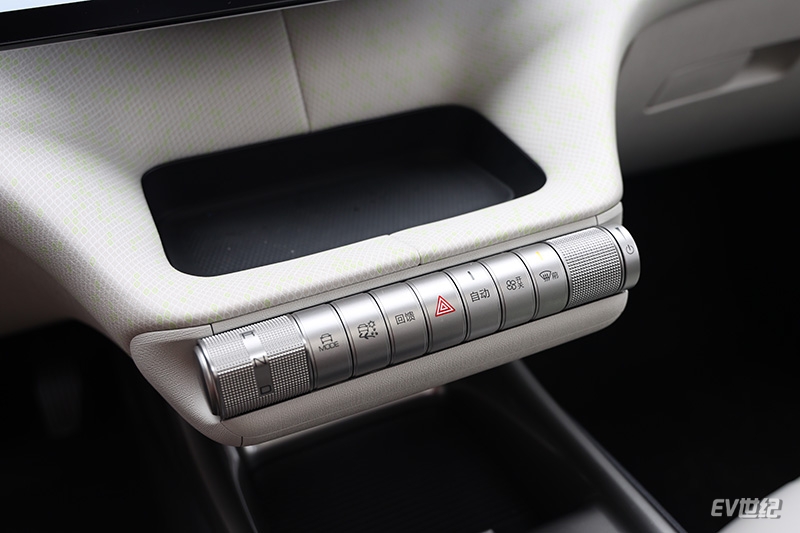 纯电续航420公里的比亚迪海豚提车,新能源汽车比亚迪海豚电动汽车