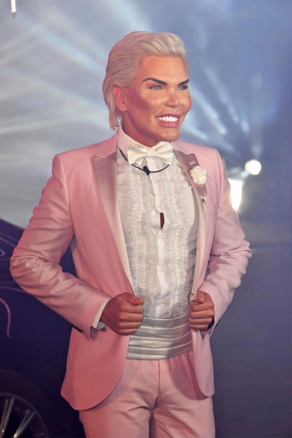 巴西男芭比娃娃,巴西整容狂人芭比娃娃