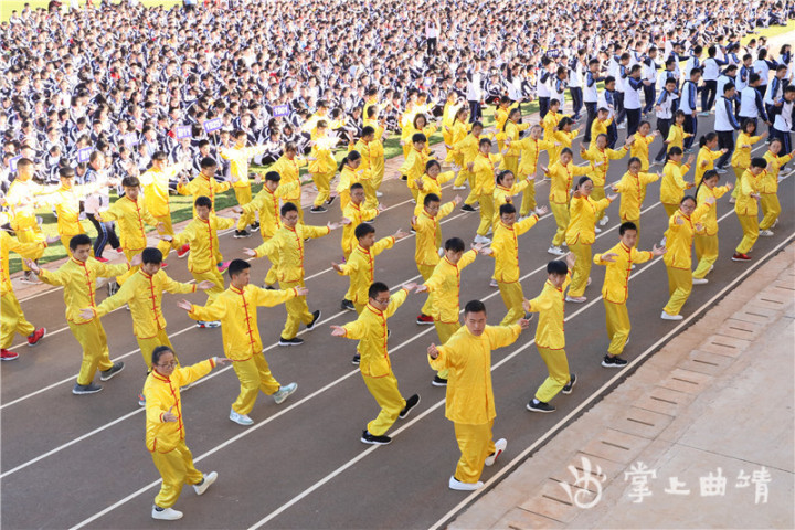 多彩大课间活动视频,宣威十中大课间