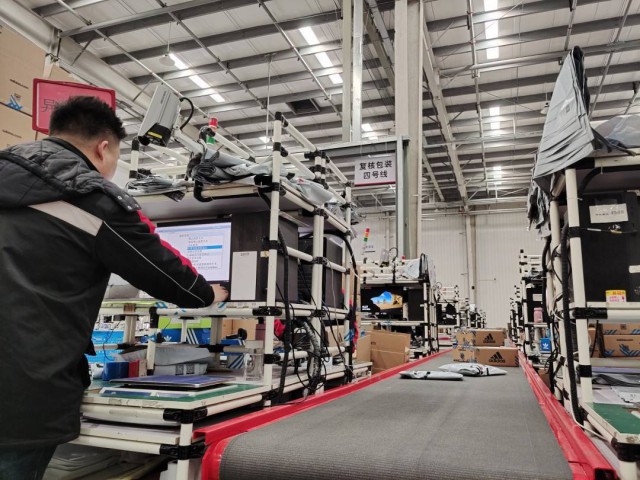 苏州快递分拣工作视频,双11物流分拣