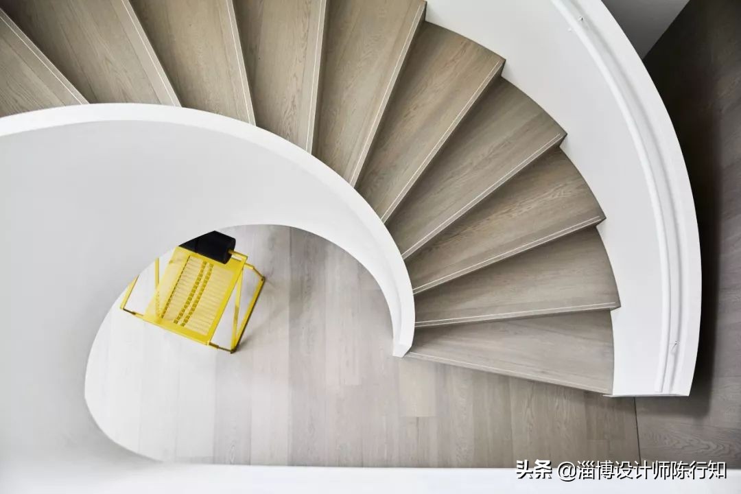 现代简约轻奢浅灰,轻奢和现代简约黑白灰的特点