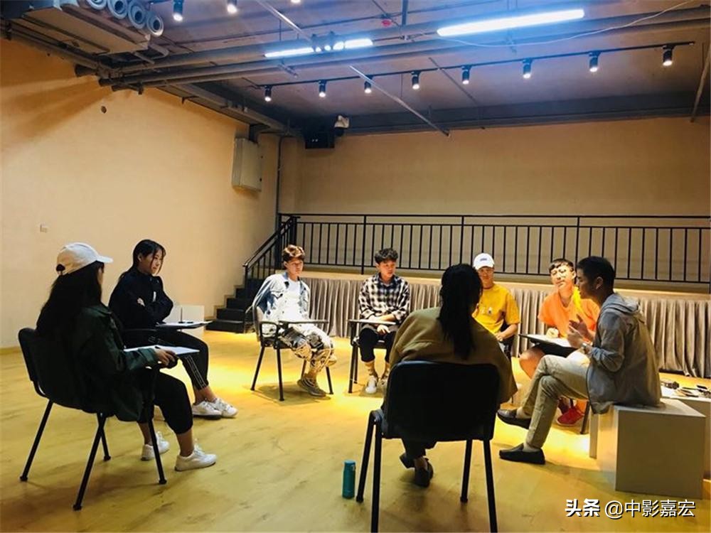 想考编导专业都需要了解哪些,考编导专业需要准备哪些知识