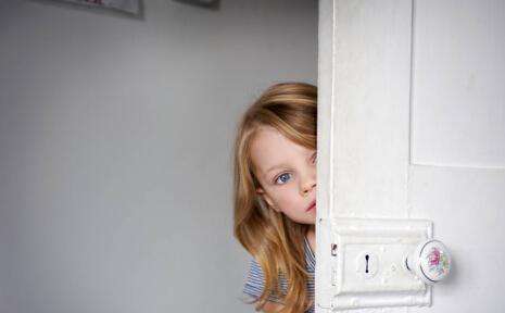 孩子上课回答问题紧张怎么引导,孩子上课不敢举手什么原因