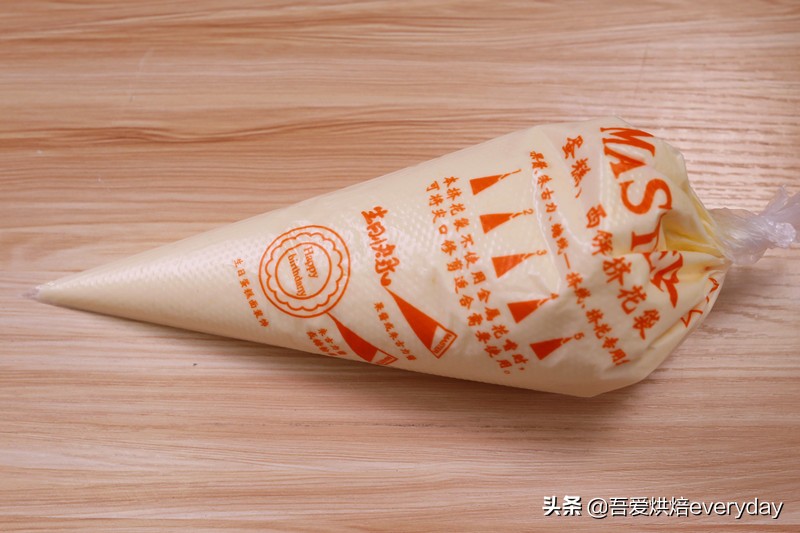 奶油纸杯蛋糕制作方法全过程,零失败的纸杯蛋糕详细做法教程