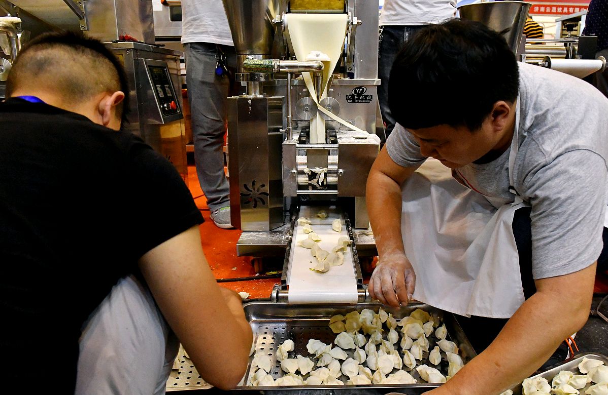 有没有用饺子机开饺子馆的,开一家纯手工饺子店需要哪些设备