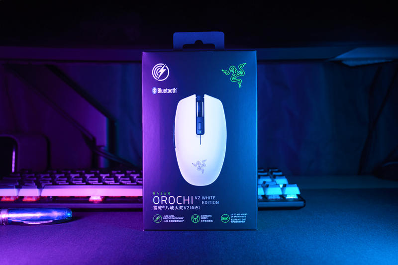 颜值高、还能打、抓着还舒服-雷蛇八岐大蛇V2游戏鼠标