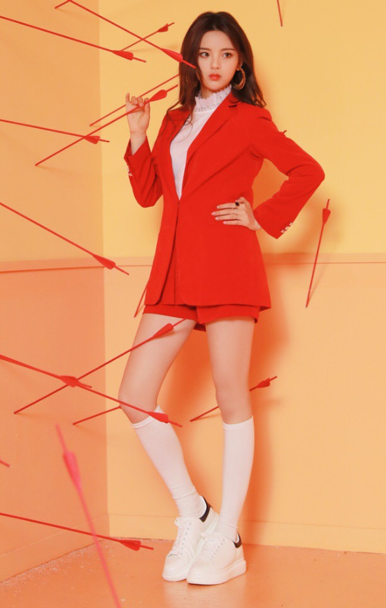 杨超越李圣经,杨超越袜子怎么样