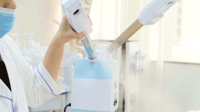 贵妇深层毛孔清洁,皮肤管理护肤中心深层清洁毛孔