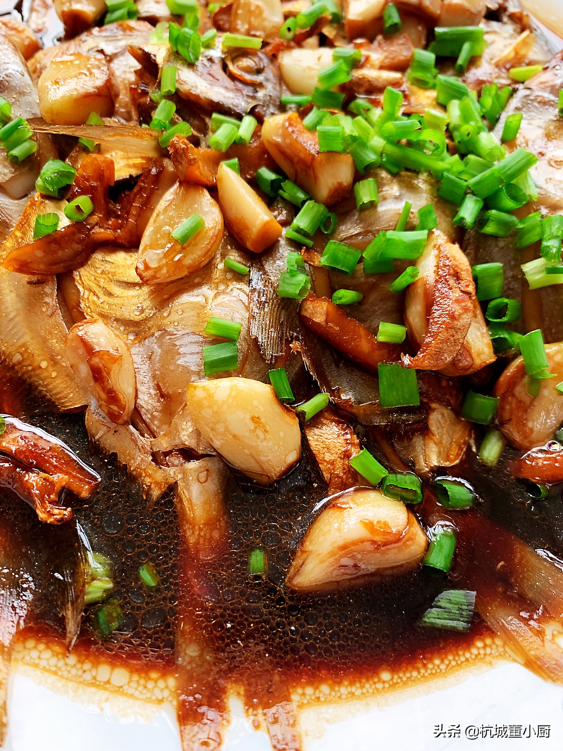 大厨红烧鲳鱼最正宗的做法,蒜子鲳鱼