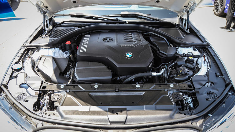 全新宝马3系国内试驾视频标轴,宝马长轴3系