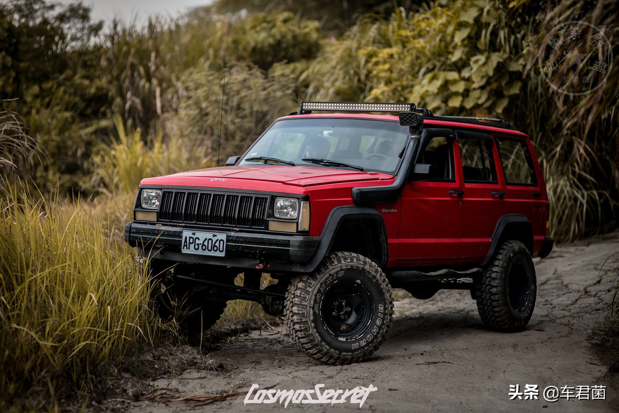 2014吉普切诺基4x4价格,老款吉普大切诺基4x4