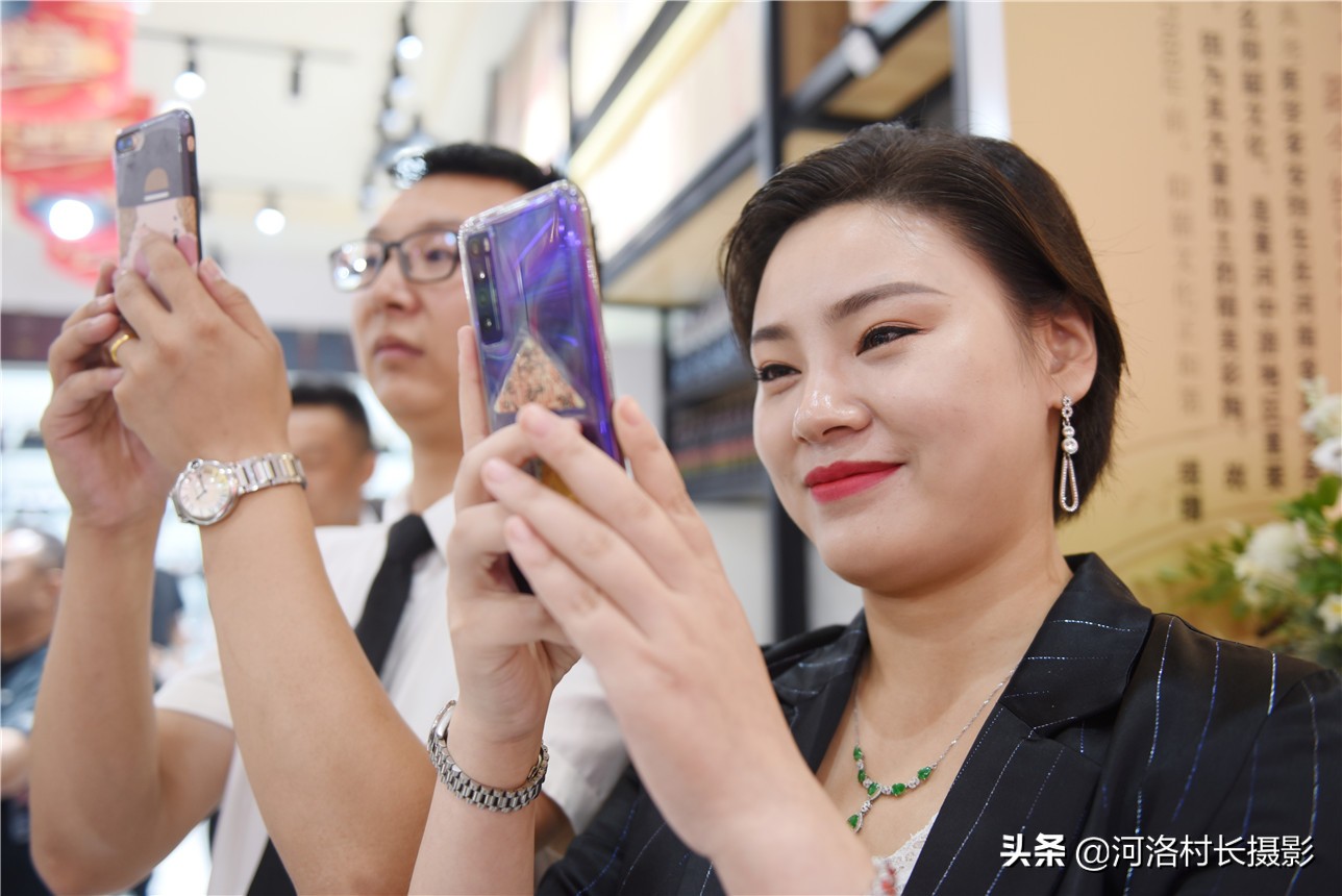 栾川王城烟酒货仓,尊元名车