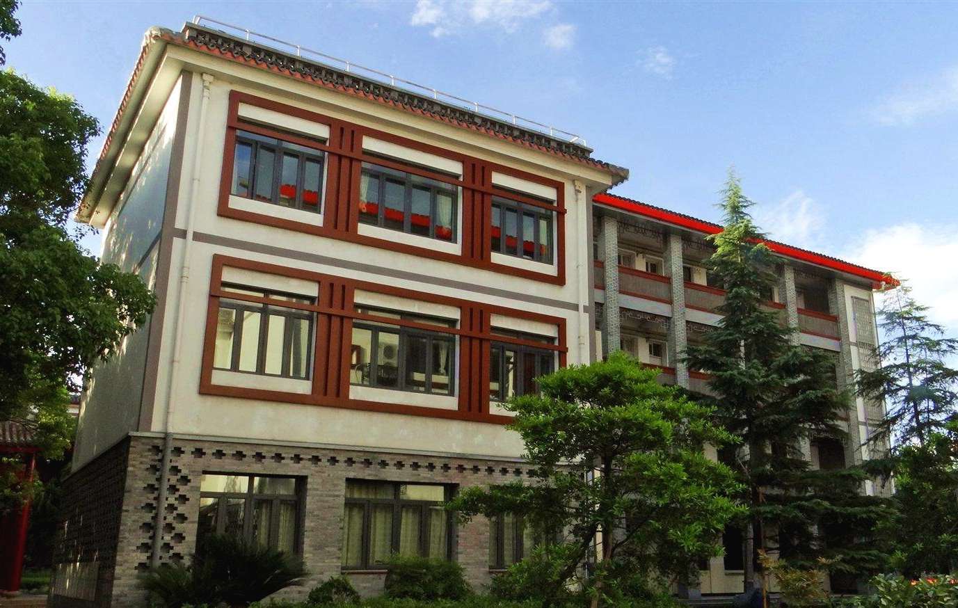 镇海和慈溪，成为了宁波高中的双核，市区的中学还能崛起吗？