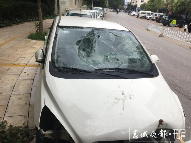 共享汽车停车位被占用去哪里停,共享汽车成僵尸车