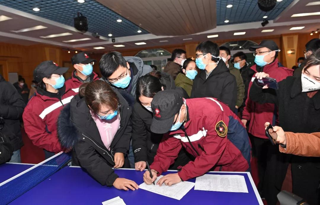 与病毒争分夺秒,与病毒并肩作战