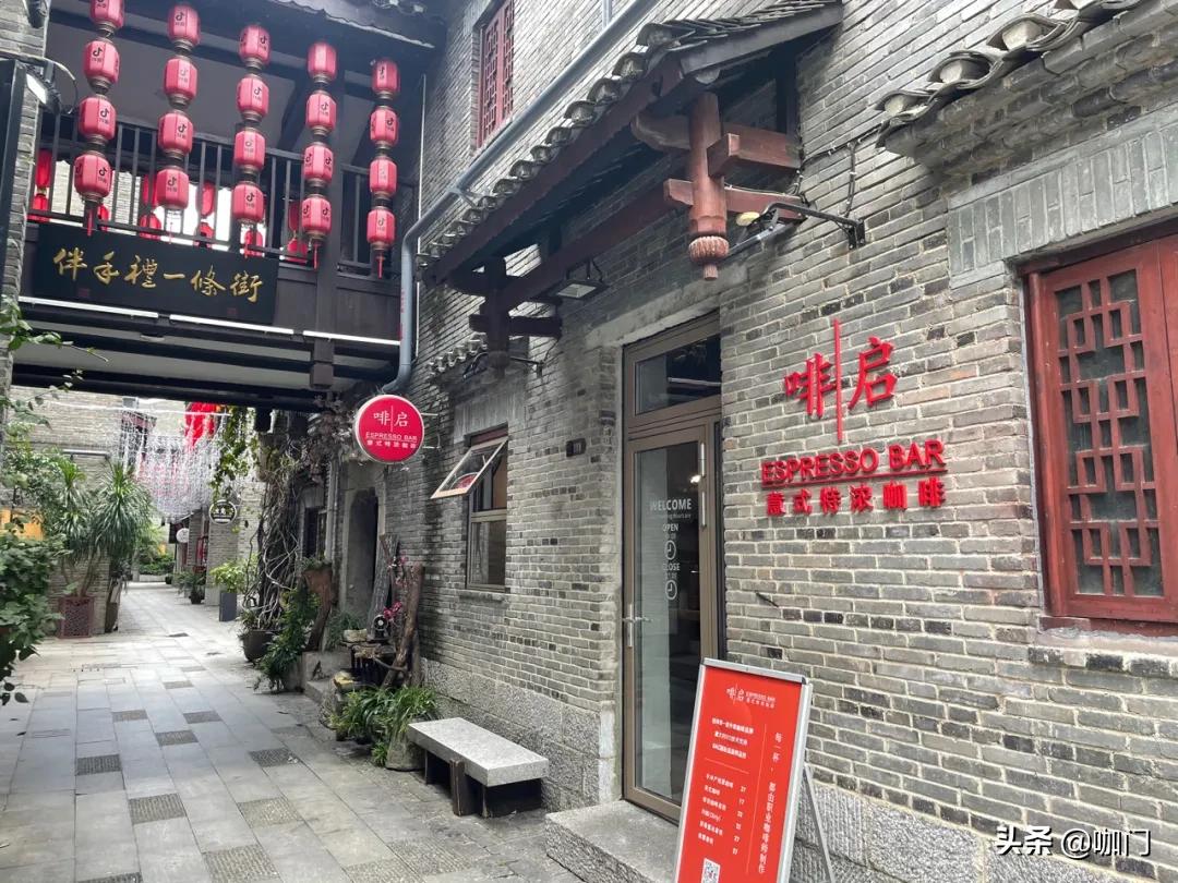 日出200+杯、运营千人粉丝群,2个人就够了